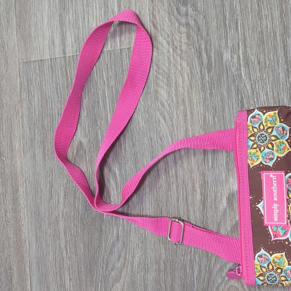 ♥️5/$25 EUC Simply Southern Cross Body Bag - Picture 3 of 8